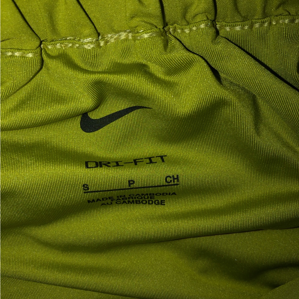 Nike One Women's Dri-FIT Ultra High-Waisted 3" Brief-Lined Shorts - Picture 6 of 8